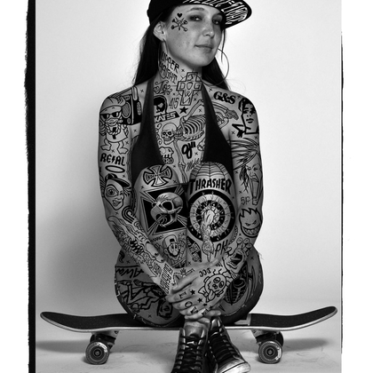 黑白全身纹身，欧美女全身非主流黑白骷髅纹身图案图片作品
