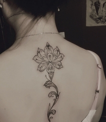 梵花纹身图案，女生背部精美好看的梵花纹身图案图片组图6
