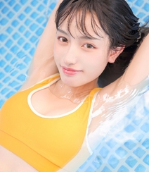 粉嫩泳池美女小妹性感紧身暖黄比基尼戏水湿身116美女写真组图3