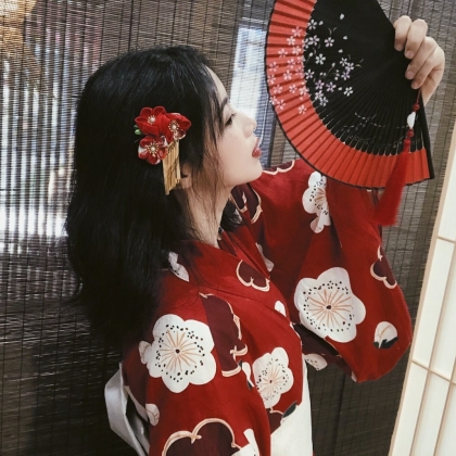 拿纸扇穿和服的日本女生个性QQ头像图片