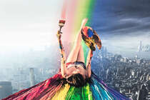 躺在彩虹上的欧美美女等唯美壁纸图片