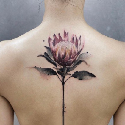 花朵花卉纹身， 女性背部炫彩浪漫的花卉系列纹身图案图片