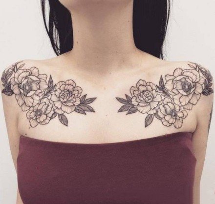 性感、个性、另类的女性胸前，肩胛处花卉类纹身大图案图片作品图片