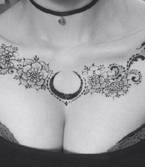 性感、个性、另类的女性胸前，肩胛处花卉类纹身大图案图片作品组图3