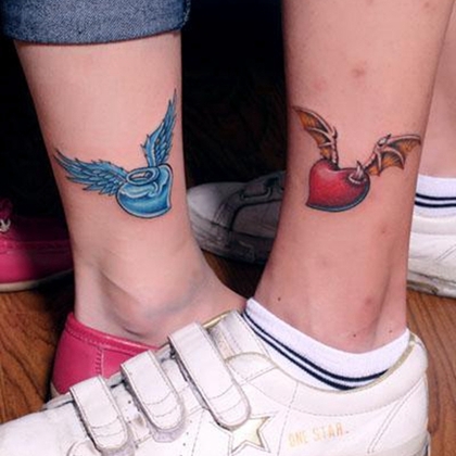 带翅膀的心型彩绘纹身图案，情侣各部位一左一右配对心型纹身作品