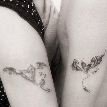 带翅膀的心型彩绘纹身图案，情侣各部位一左一右配对心型纹身作品