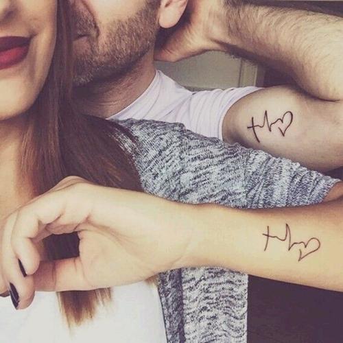 love字样情侣纹身图片，左右配对带字母love的爱意情侣纹身作品图片