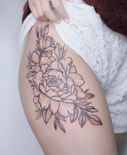 简单朴素花卉线条纹身图案，女人性感部位花朵花卉纹身图片图片