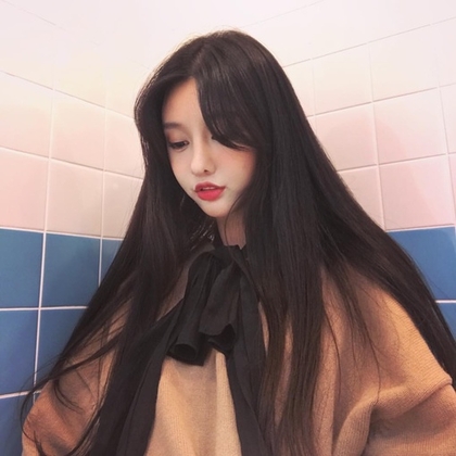 狂拽高逼格的韩系长发美女微信头像图片