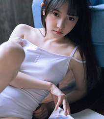 好看的大眼睛养眼美丽女人张开腿无遮无挡居家写真图片组图4