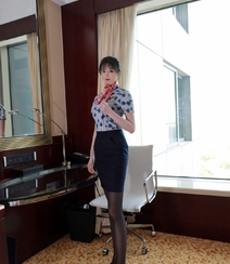 甜美型小脸美女yoo优优紧身空乘制服短裙显性感美腿翘臀写真图集组图1