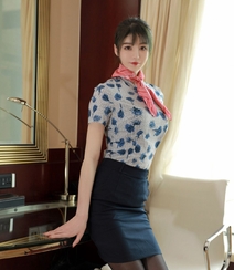 甜美型小脸美女yoo优优紧身空乘制服短裙显性感美腿翘臀写真图集组图3