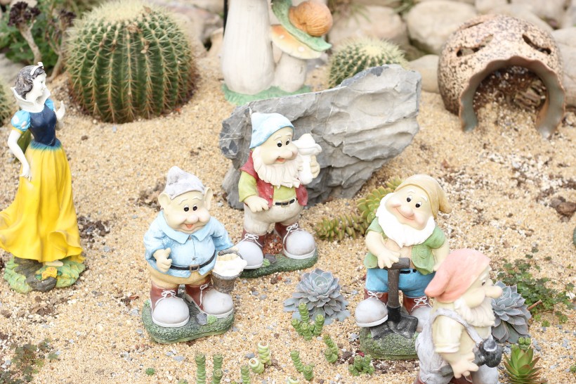 小矮人和白雪公主可爱模型玩具图片图片