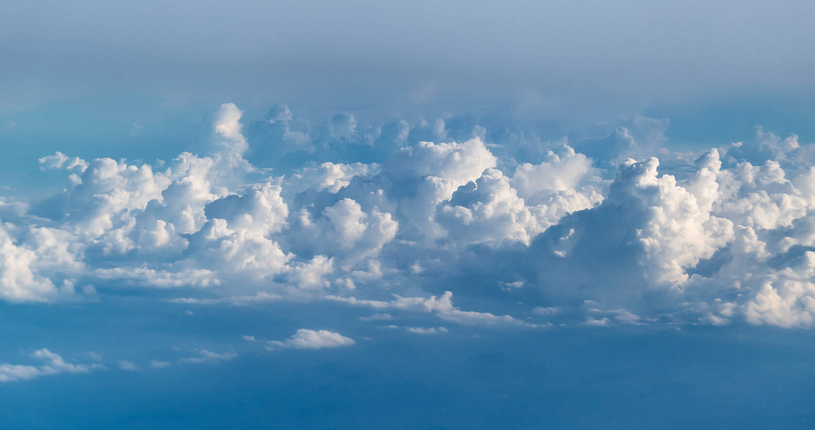 高清天空的云层唯美风景桌面壁纸图片第1张图片