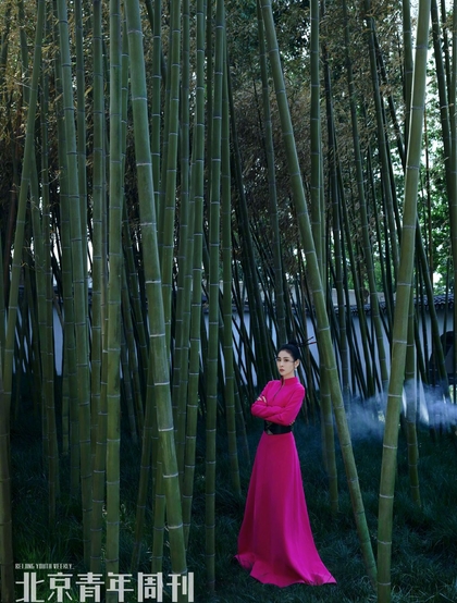 张碧晨尝试不同风格武侠装扮杂志写真图片