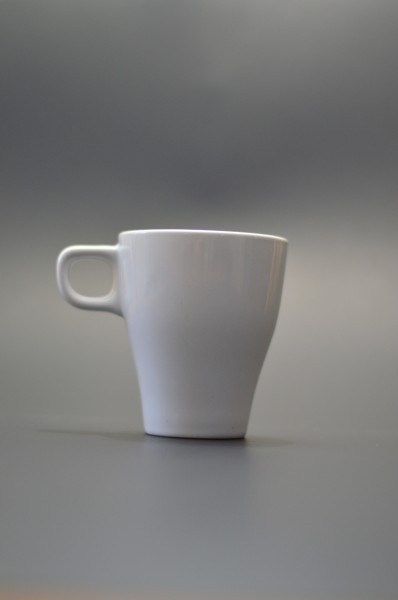 生活中常见的可爱白色陶瓷杯子图片图片