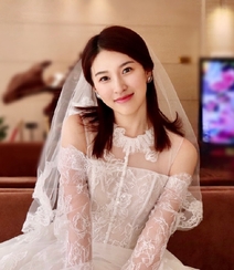 杜雨宸温柔甜美婚纱装造型写真图片组图4