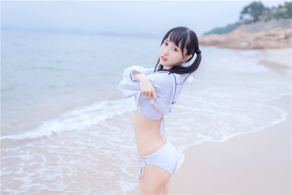 夏日海边穿着清凉的双马尾辫软萌妹子唯美清新写真图片套图2