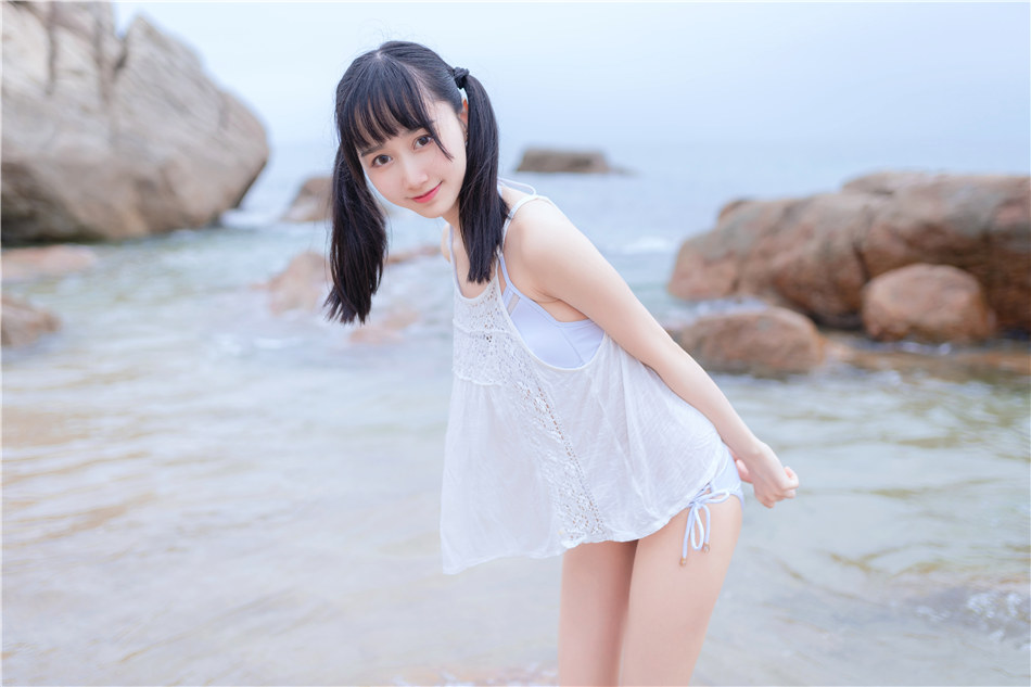 夏日海边穿着清凉的双马尾辫软萌妹子唯美清新写真图片套图13