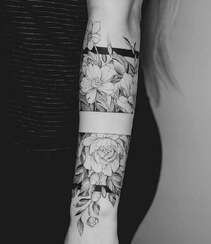 花卉手环纹身，环绕男生手臂的几款素花手环纹身图案欣赏组图1
