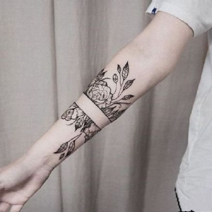 花卉手环纹身，环绕男生手臂的几款素花手环纹身图案欣赏