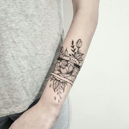 花卉手环纹身，环绕男生手臂的几款素花手环纹身图案欣赏图片