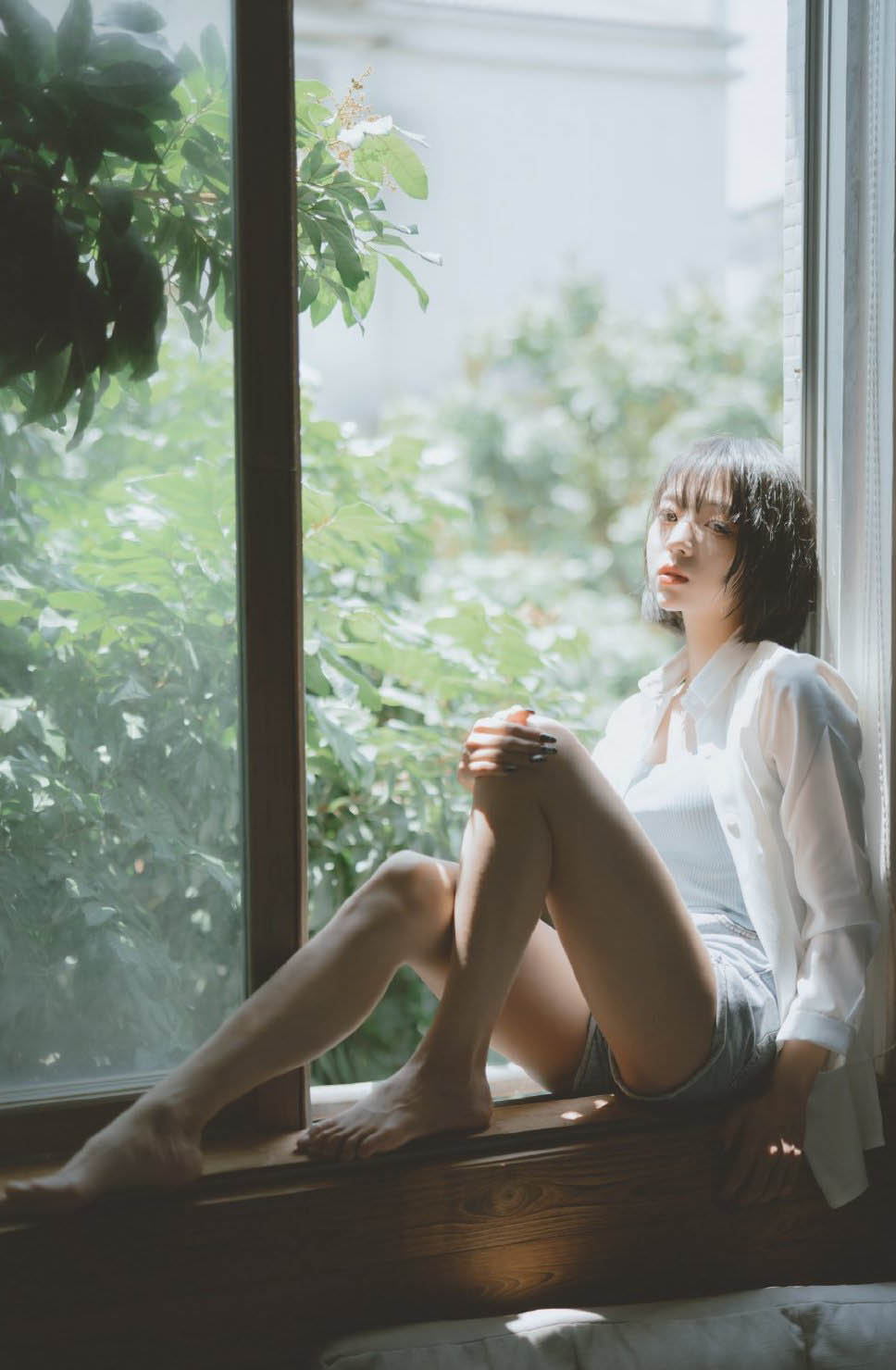 短发女生清新慵懒夏日写真，安静的听着窗外热闹的蝉鸣。。。套图5