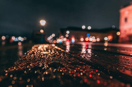 下过雨后的城市道路摄影壁纸图片