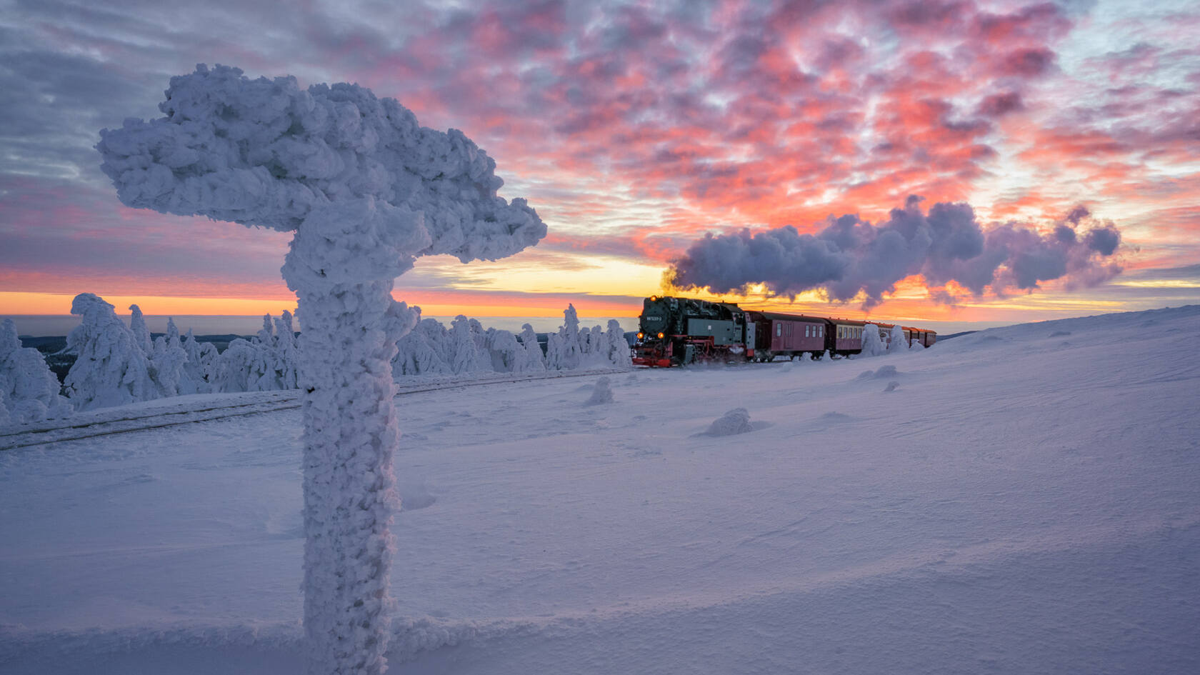 来自雪国的列车，驶过雪地的火车高清壁纸第1张图片