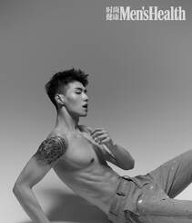 肌肉纹身男肖凯半裸上身秀完美身形杂志写真大片组图4