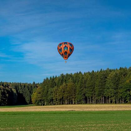 感受畅游天地的喜悦，唯美热气球风景头像图片