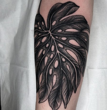 创意十足的叶子纹身，黑色好看的玫瑰花，树叶，叶子等植物纹身图案作品图片