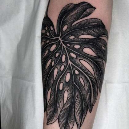 创意十足的叶子纹身，黑色好看的玫瑰花，树叶，叶子等植物纹身图案作品