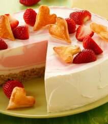 草莓蛋糕图片，满满当当的草莓，摆在蛋糕上面，是不是感觉特别幸福？组图3