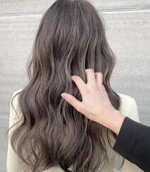 适合长发女生的大波浪卷发发型，16张气质好看的的波浪卷发型图片欣赏组图1