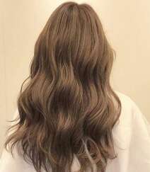 适合长发女生的大波浪卷发发型，16张气质好看的的波浪卷发型图片欣赏组图2