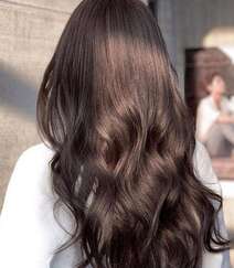 适合长发女生的大波浪卷发发型，16张气质好看的的波浪卷发型图片欣赏组图16