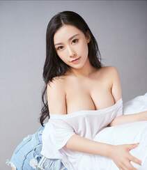 美女尤物小仙深VT恤搭配背带牛仔短裤销魂私房床上性感写真图片组图15