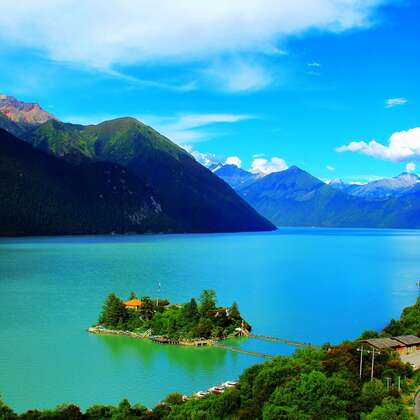 蓝蓝的天，绿色的湖，国家4A级景区巴松错（错高湖）唯美山水风景图片