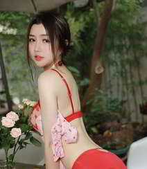 性感丰满身材美女模特蛋糕Cake深V小碎花粉裙院子写真诱惑图片组图32