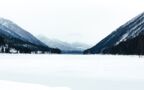 雪山下的冰湖等大气的风景桌面壁纸组图1