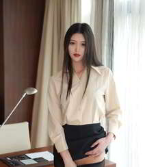 性感高挑办公室美女秘书陈一涵制服短裙黑丝袜展曼妙身材妖娆写真集组图4