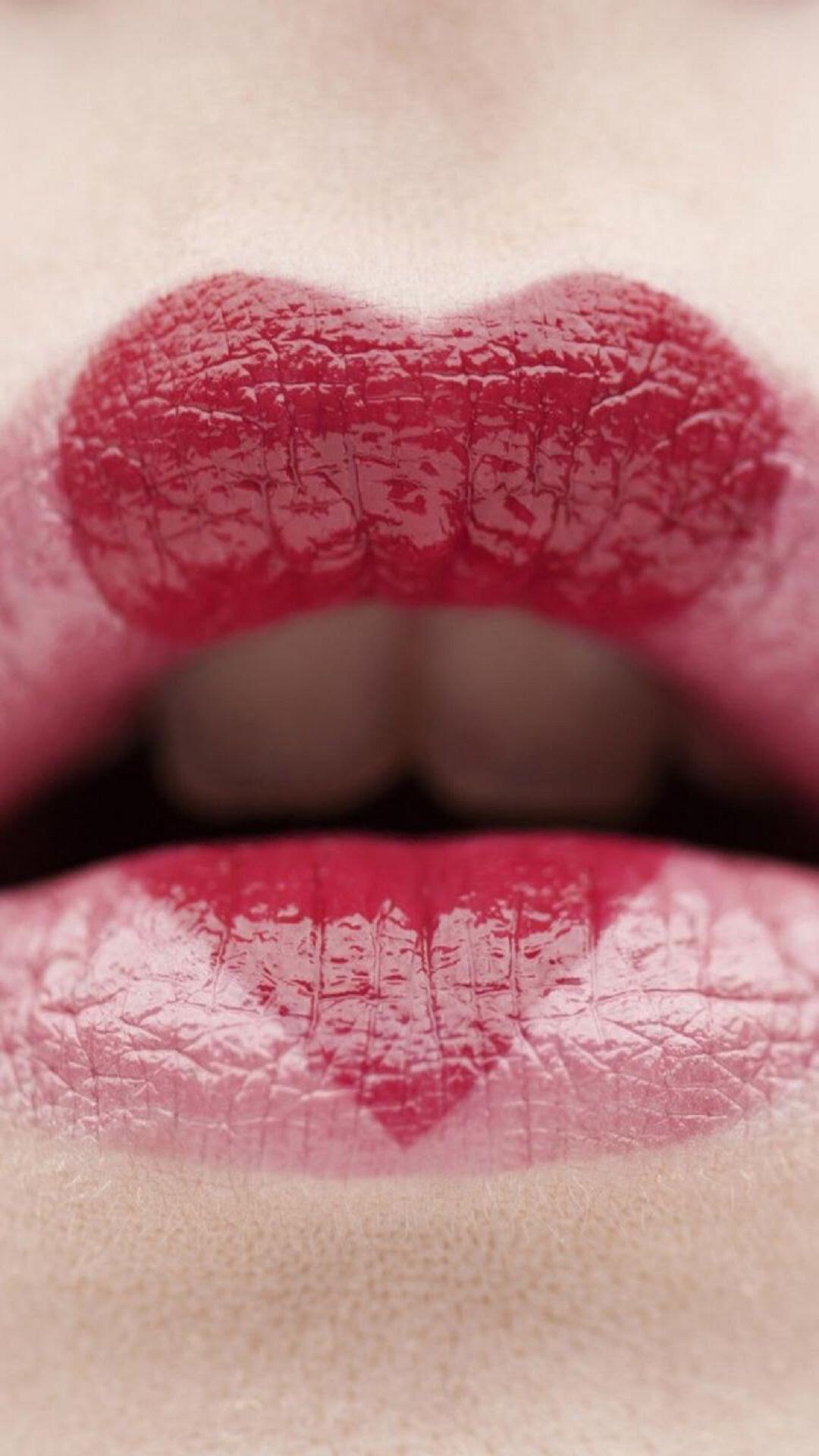 性感嘴唇上的爱心口红印个性手机壁纸