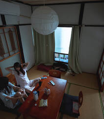可爱好看的少女闺蜜2个人，穿着睡衣，一起起床刷牙，吃早餐艺术摄影图集组图19