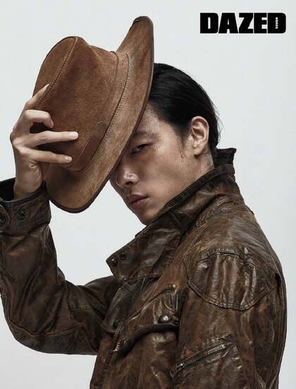 韩国帅哥男演员柳俊烈多套个性硬朗风格装扮写真杂志图片