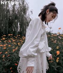 邢菲口衔雏菊享受户外清新唯美写真图片组图4