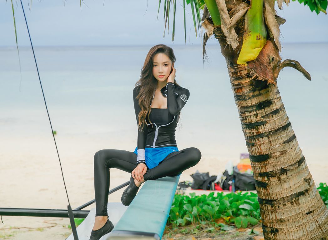 极品完美身材美女模特儿朴秀妍沙滩比基尼系列高挑性感写真照片图集套图13