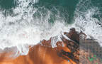 海水冲击海岸时激起的浪花，气势磅礴的大海，海浪，浪花高清9月日历壁纸组图6