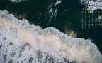海水冲击海岸时激起的浪花，气势磅礴的大海，海浪，浪花高清9月日历壁纸组图7