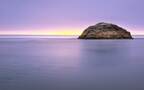 海上灯塔搭配紫色彩霞的唯美自然风景壁纸组图3